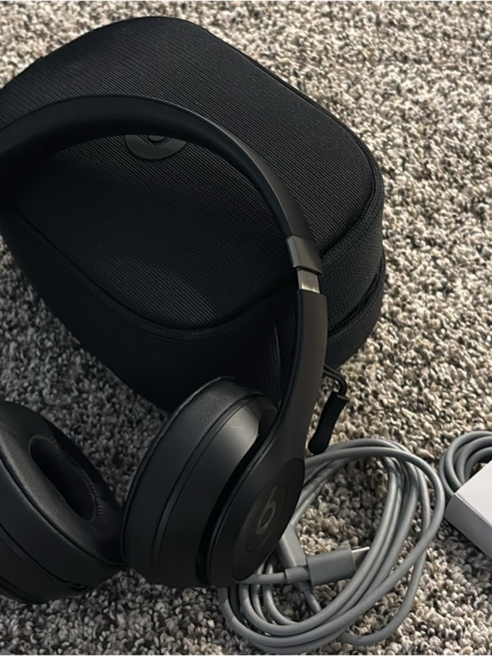 Beats on-Ear Headphones in Black Solo 4